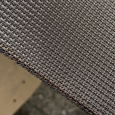 不锈钢网带为何能在熔喷设备上应用