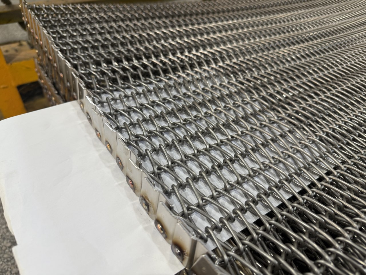 破解烧结炉网带损耗难题：关西金属网边缘工艺，让寿命倍增的核心密码